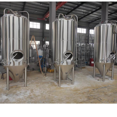 Equipo de elaboración de cerveza con tanques de fermentación de capacidad variable